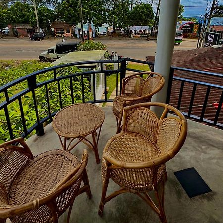 Neo Bay Hotel Weligama Esterno foto