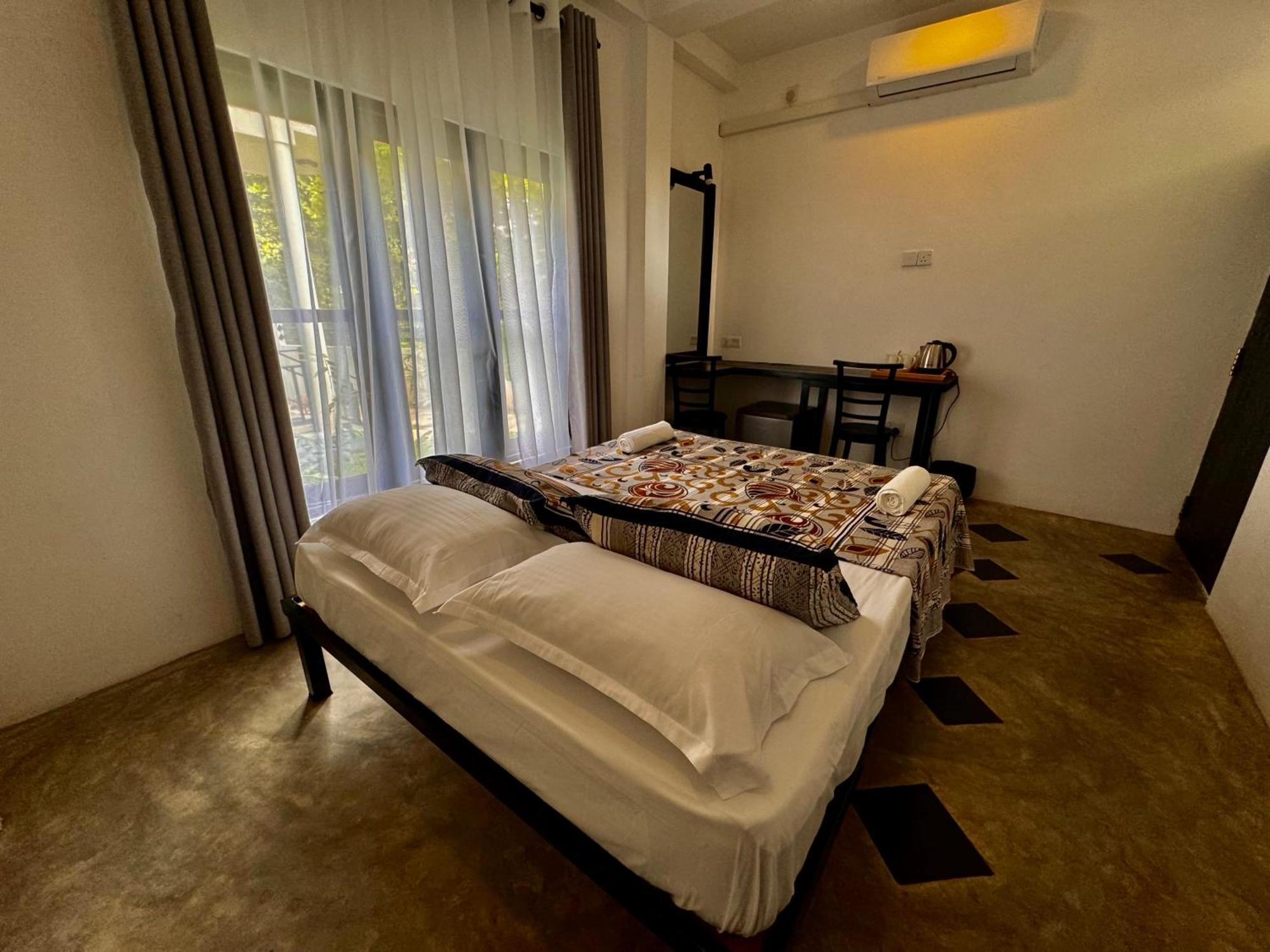 Neo Bay Hotel Weligama Esterno foto