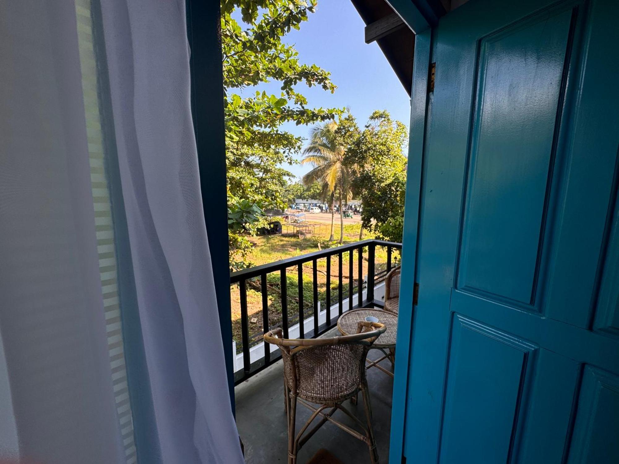 Neo Bay Hotel Weligama Esterno foto