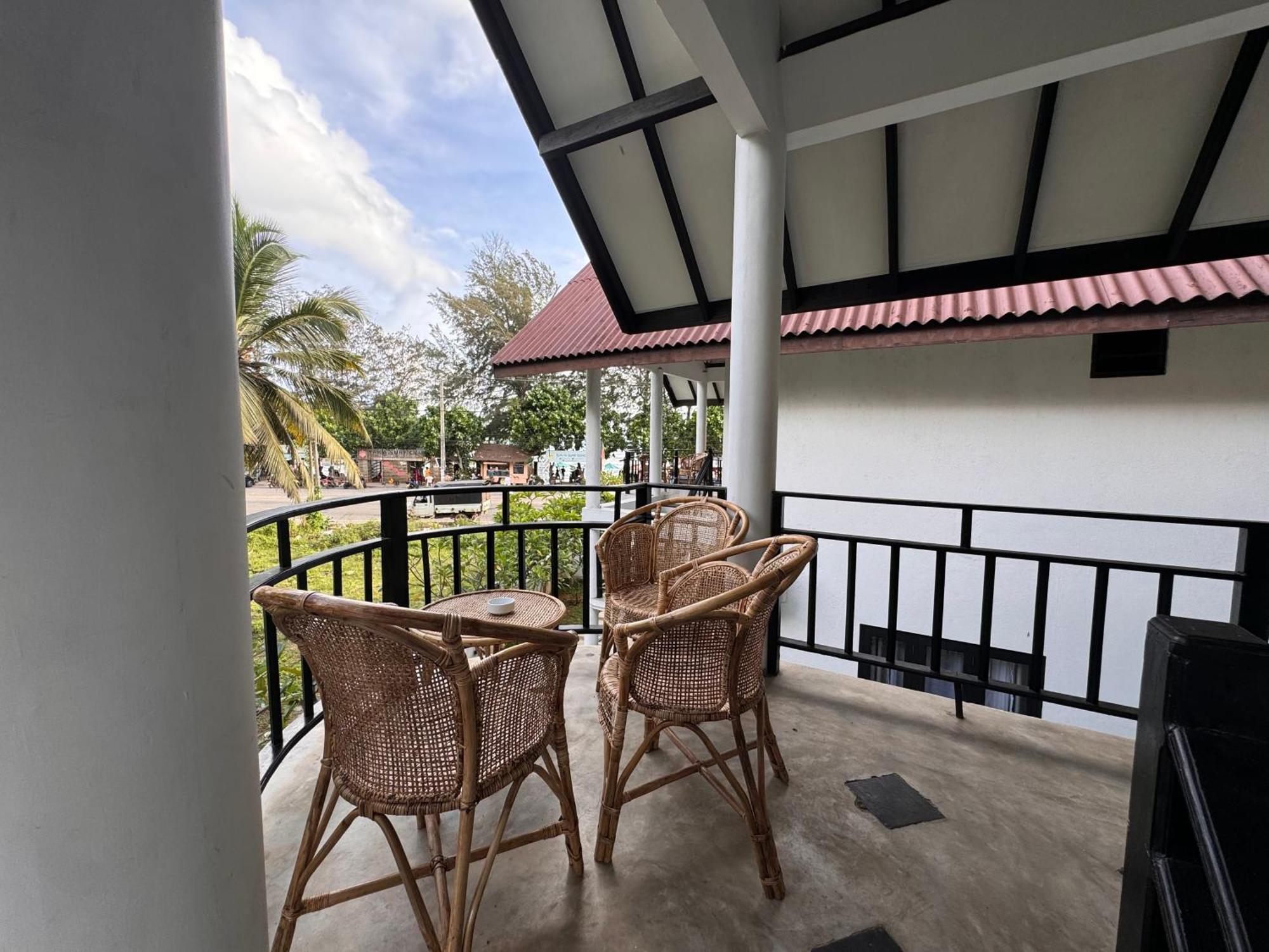 Neo Bay Hotel Weligama Esterno foto