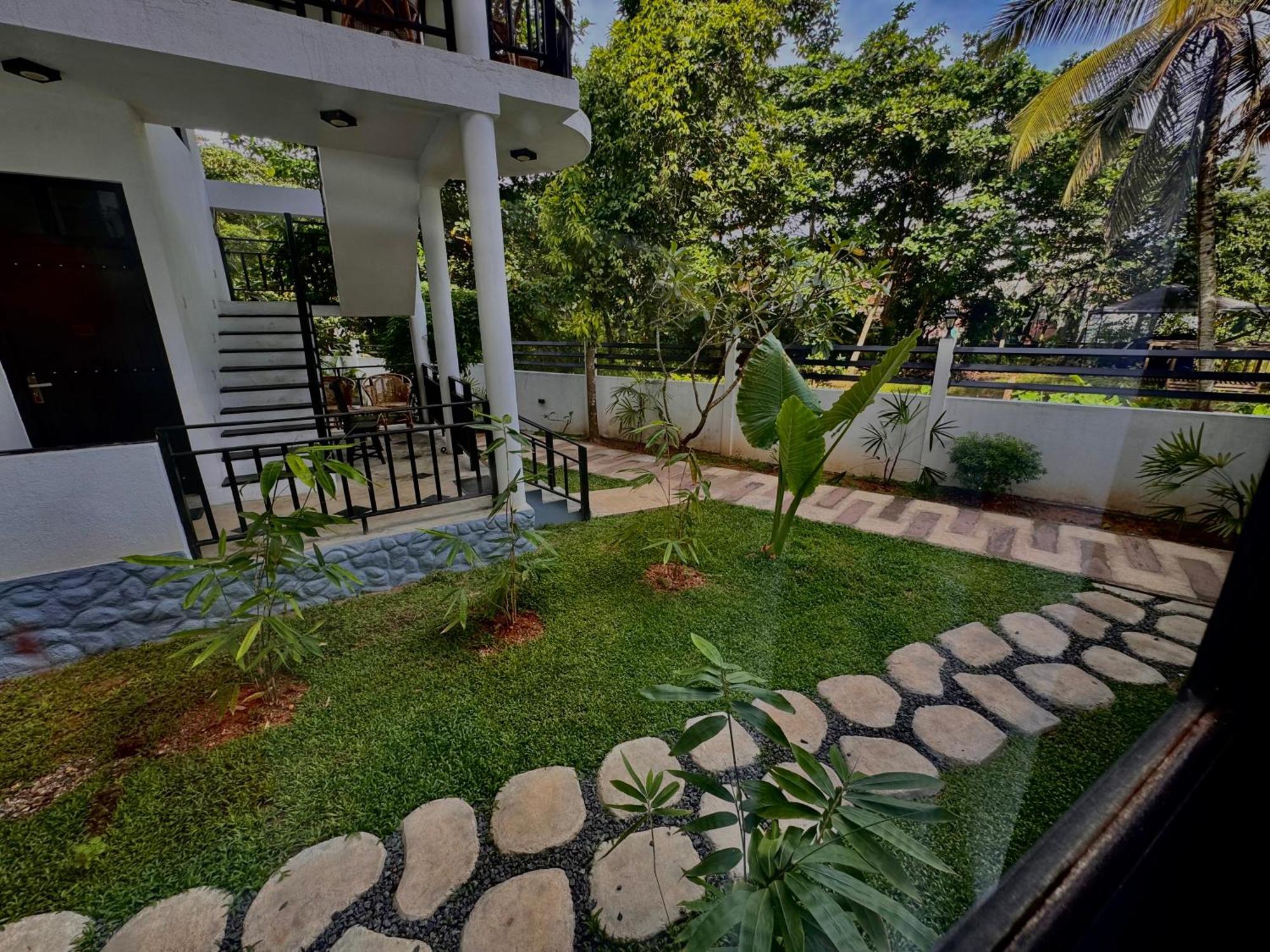 Neo Bay Hotel Weligama Esterno foto