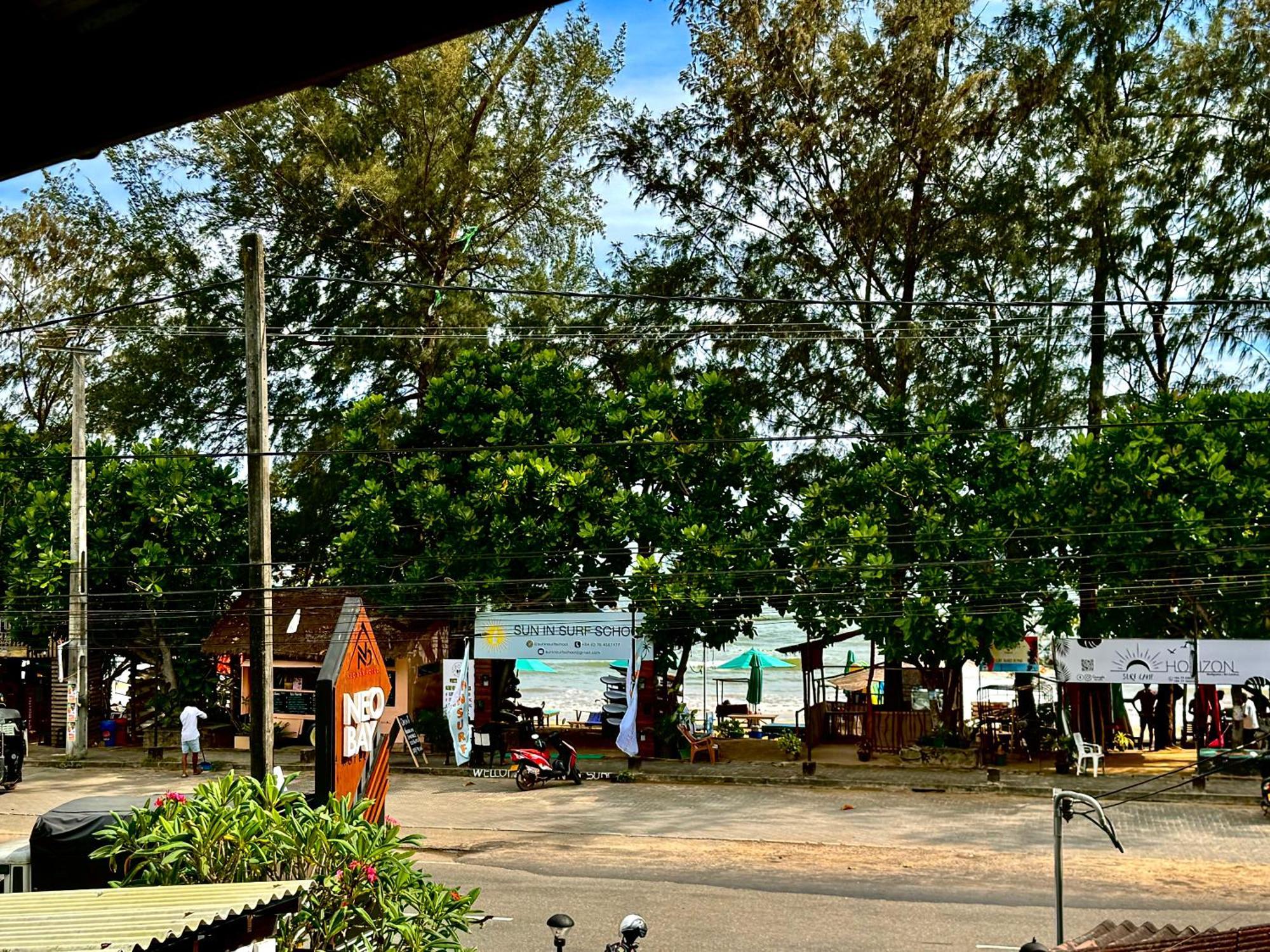 Neo Bay Hotel Weligama Esterno foto