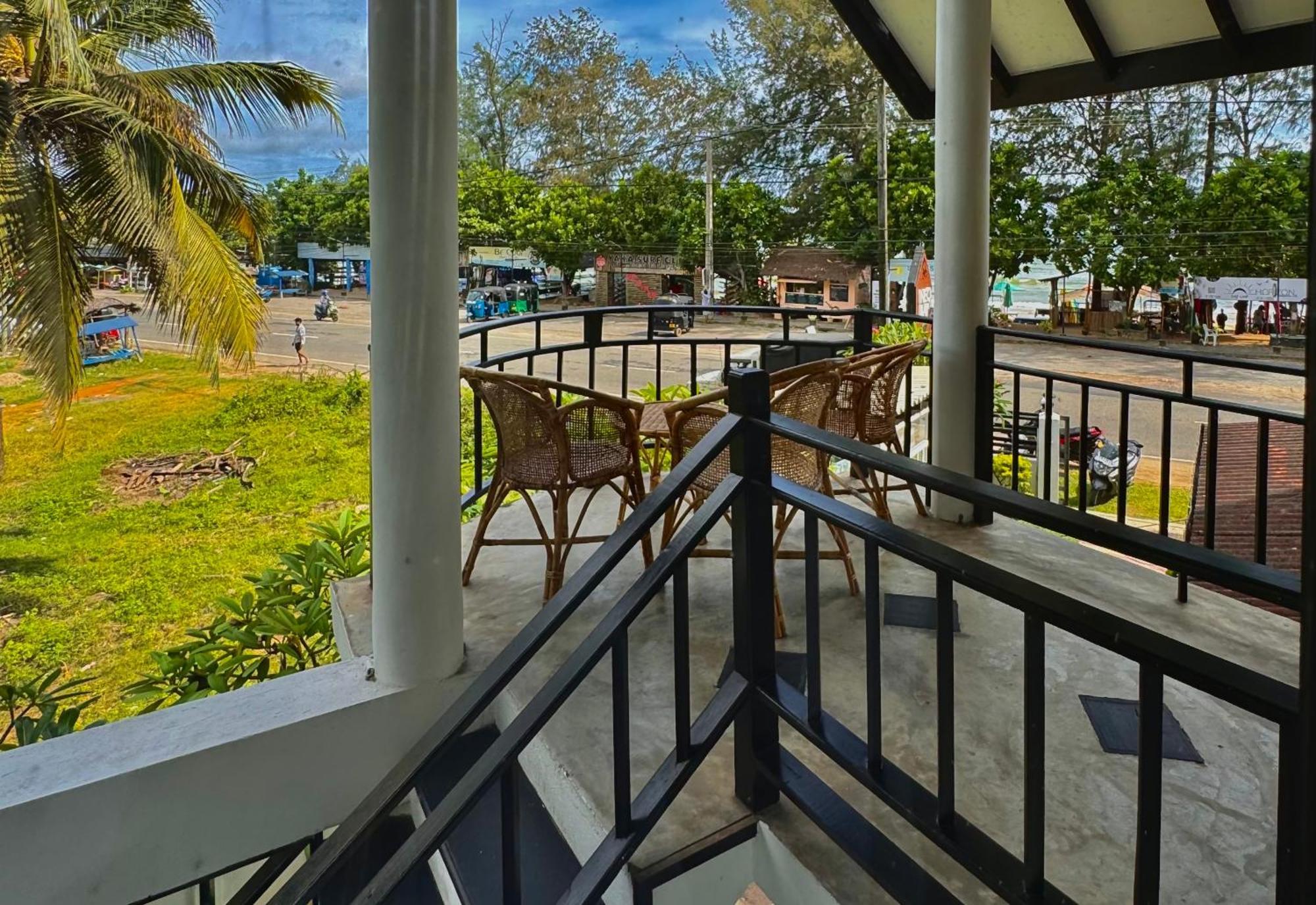 Neo Bay Hotel Weligama Esterno foto