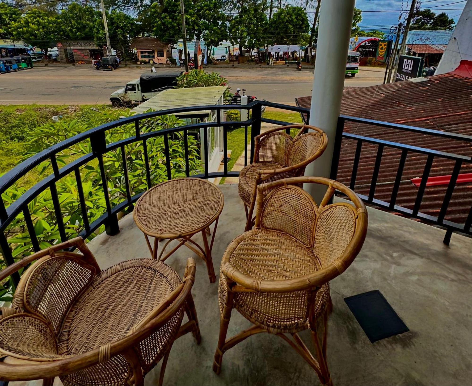 Neo Bay Hotel Weligama Esterno foto