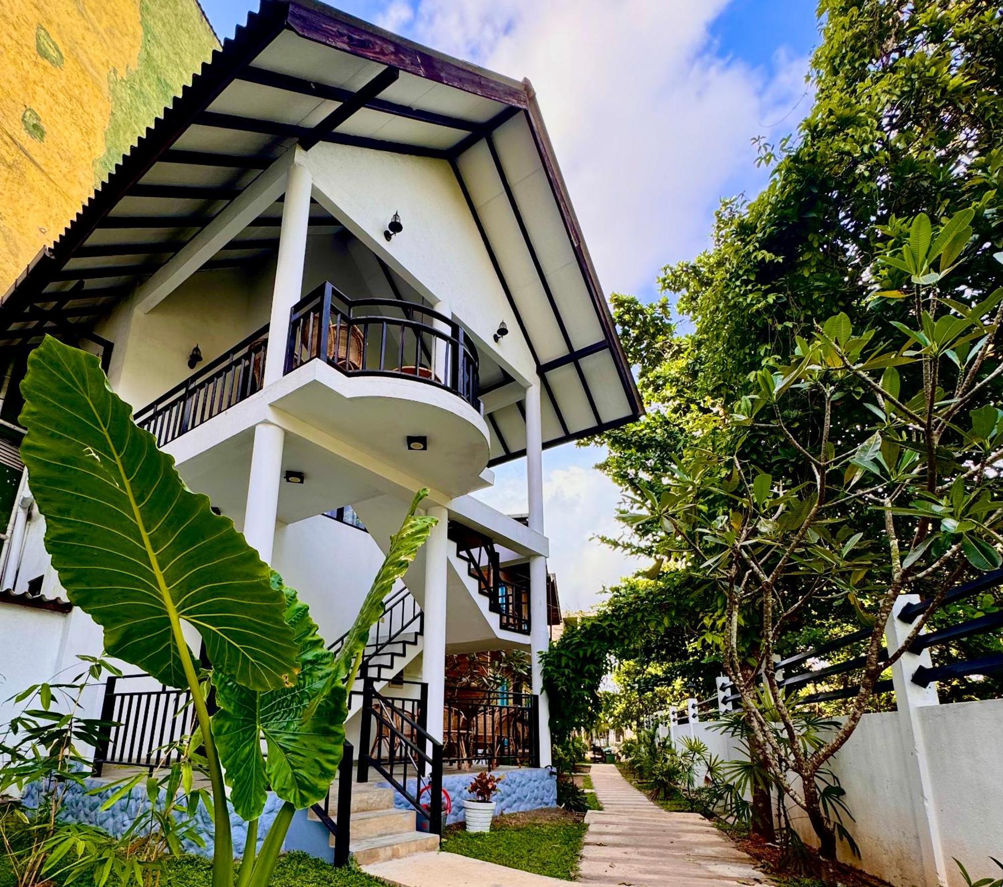 Neo Bay Hotel Weligama Esterno foto