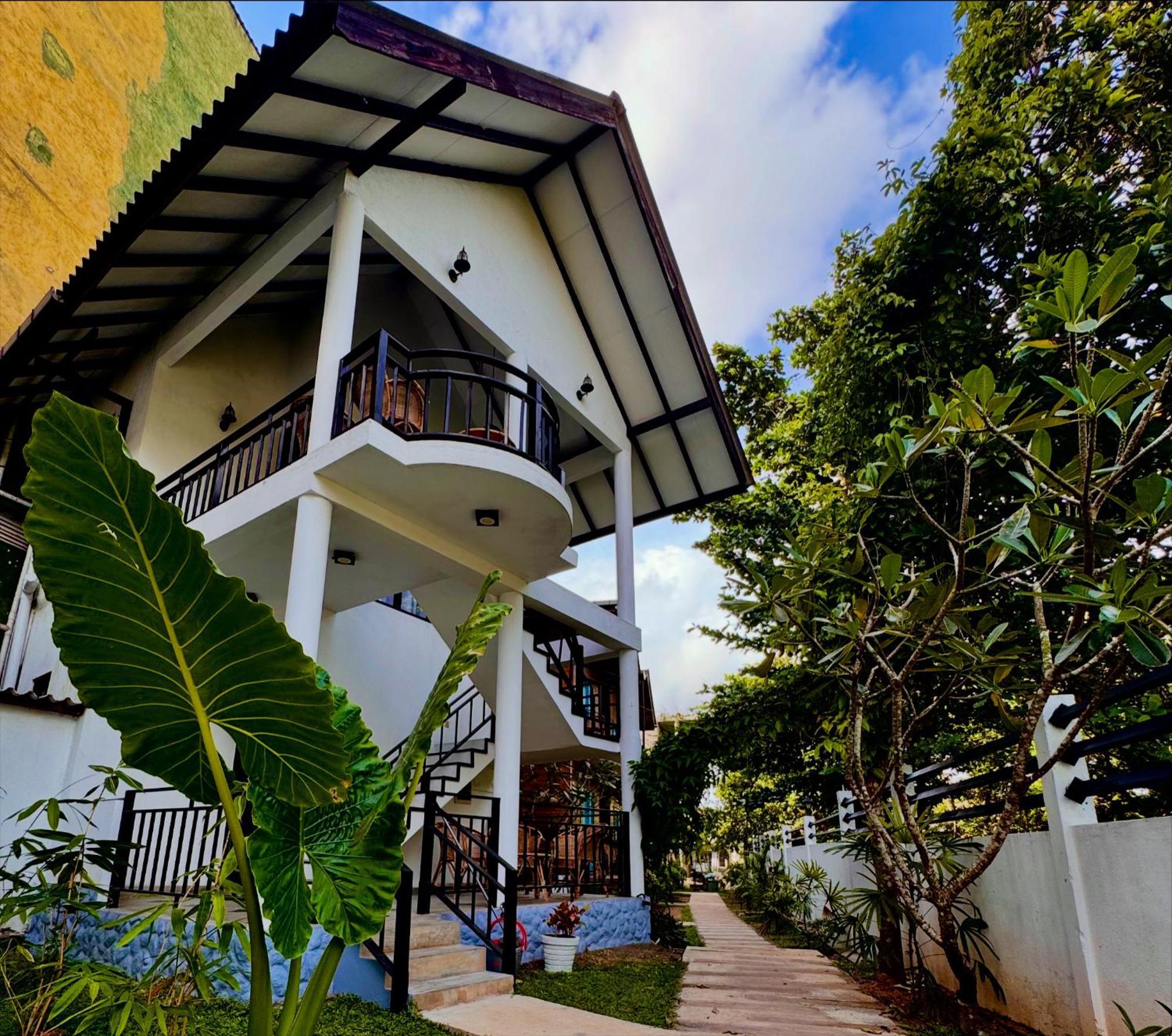 Neo Bay Hotel Weligama Esterno foto
